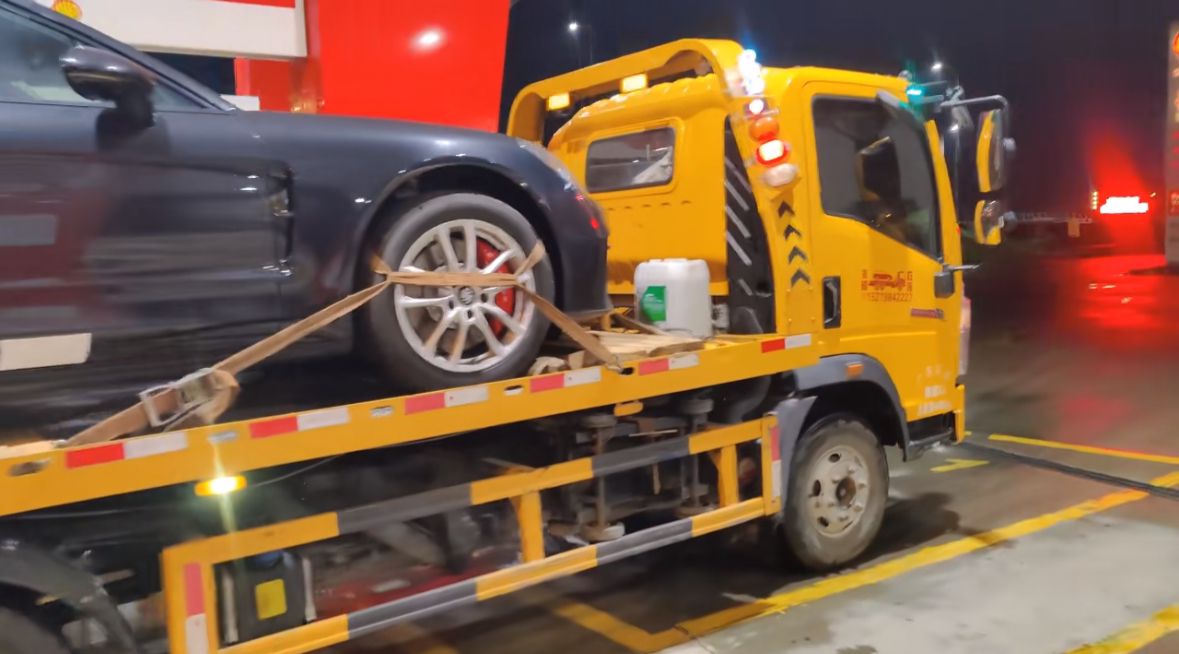 万州行车途中遇到突发状况该如何呼叫道路救援？